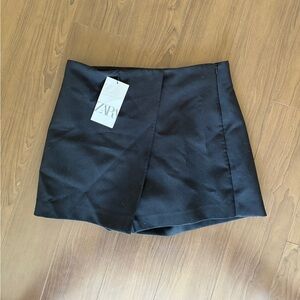 Zara Skort size medium new with tags.